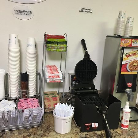 Super 8 By Wyndham Airport I90 Hotel Сиукс Фолс Екстериор снимка