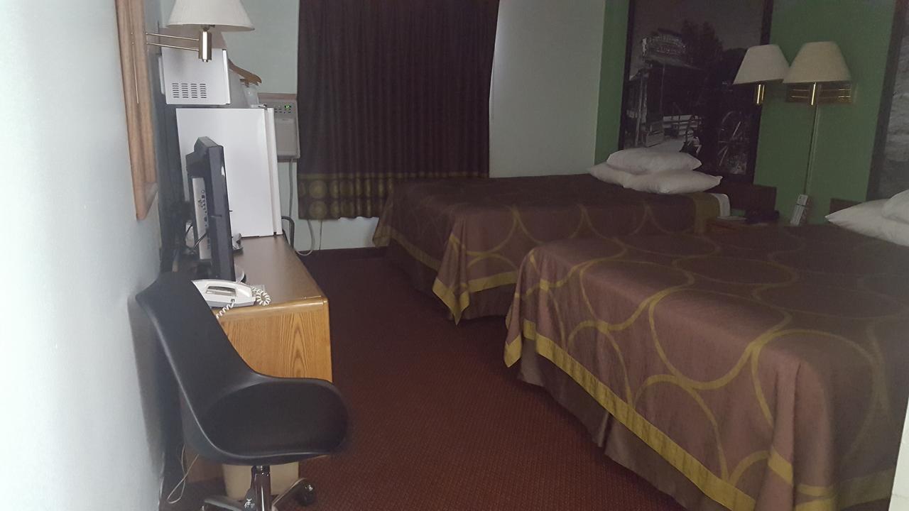 Super 8 By Wyndham Airport I90 Hotel Сиукс Фолс Екстериор снимка