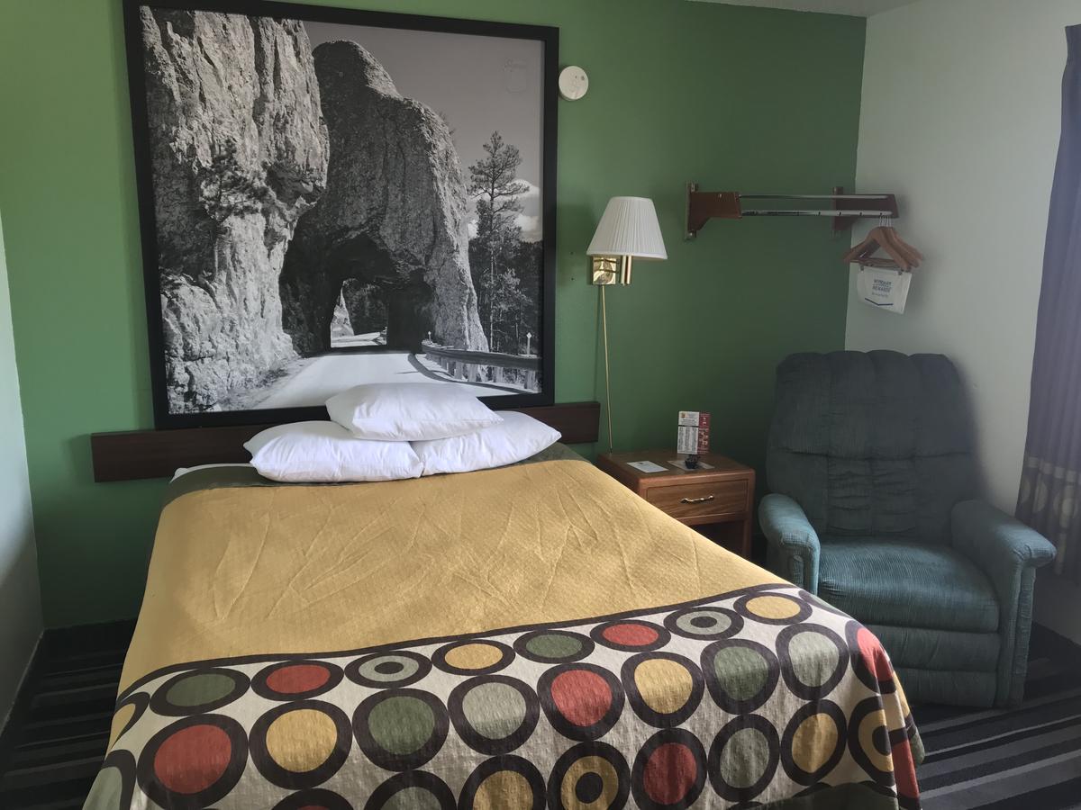 Super 8 By Wyndham Airport I90 Hotel Сиукс Фолс Екстериор снимка