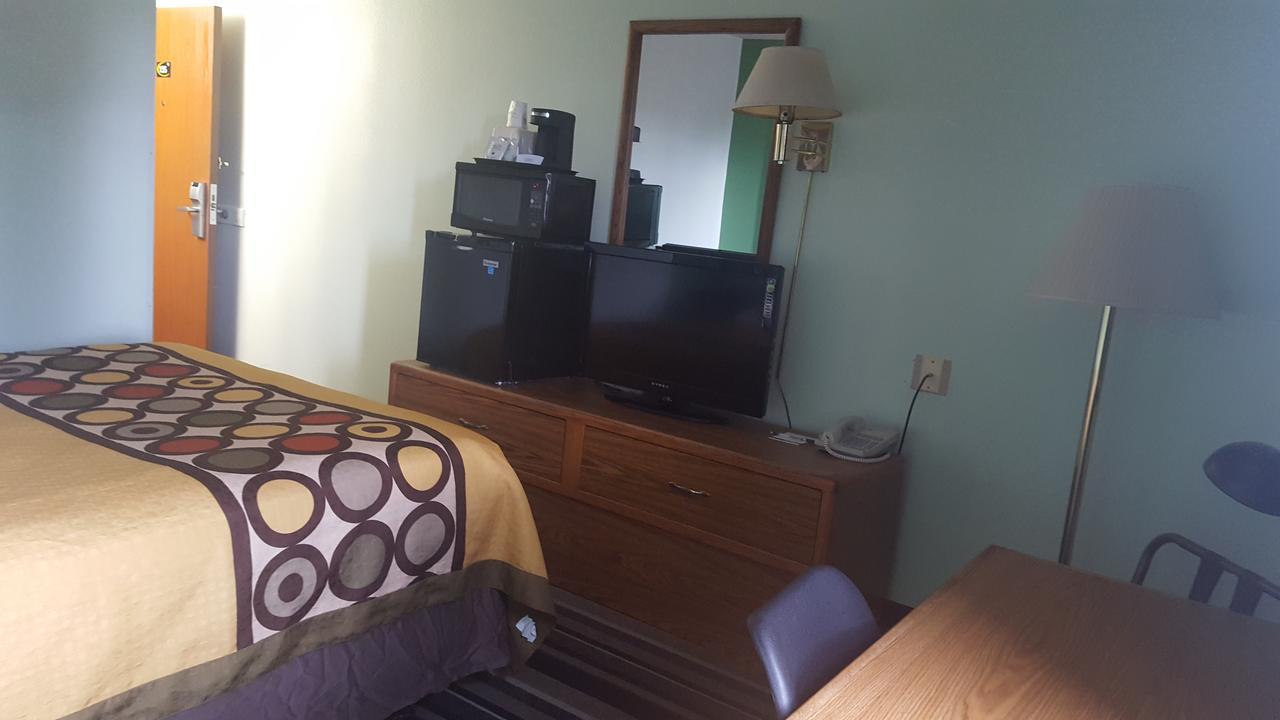 Super 8 By Wyndham Airport I90 Hotel Сиукс Фолс Екстериор снимка