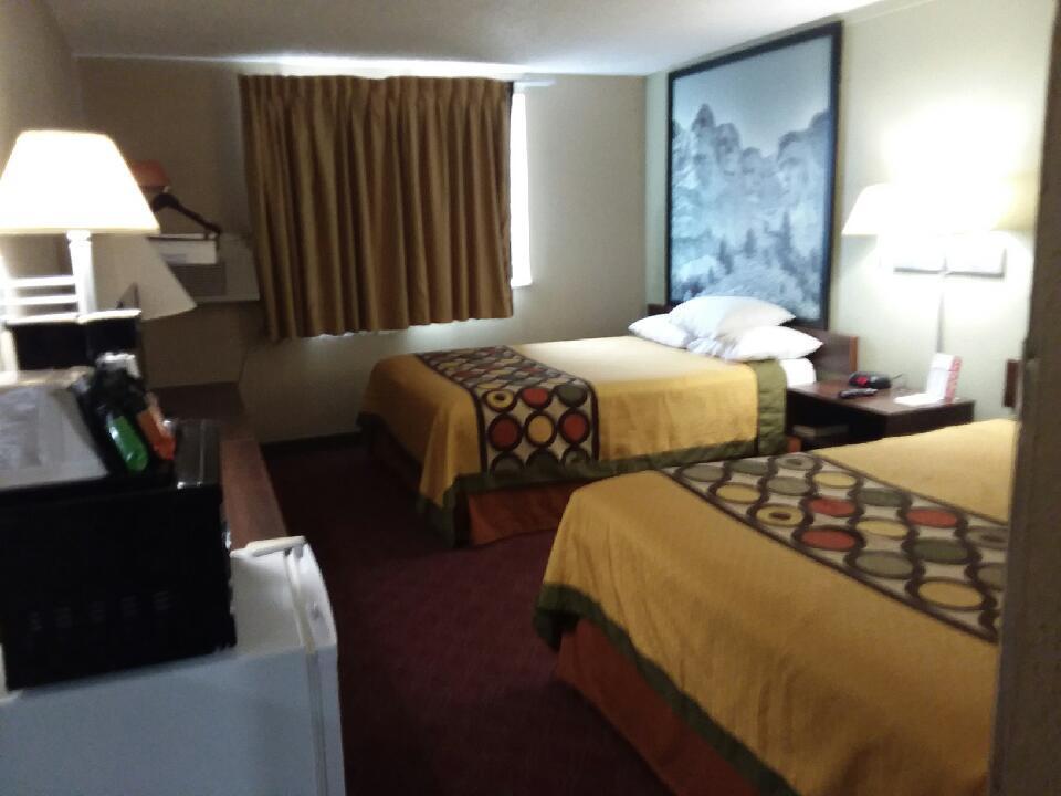 Super 8 By Wyndham Airport I90 Hotel Сиукс Фолс Екстериор снимка